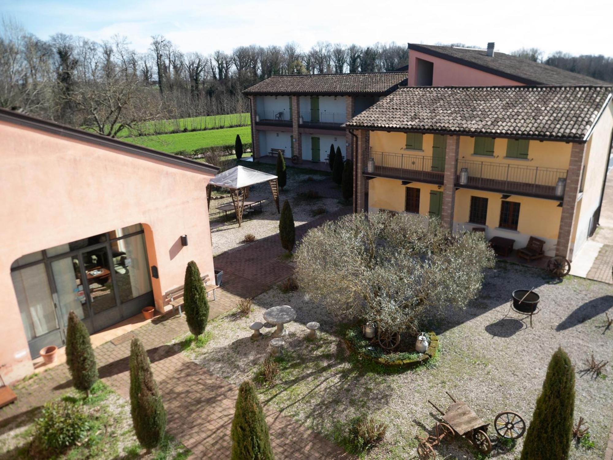 Agriturismo Borgo Del Mincio Volta Mantovana Bagian luar foto